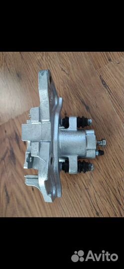 Суппорт задний правый Крайслер Пацифика