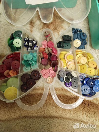 Нитки швейные,пряжа,пуговицы