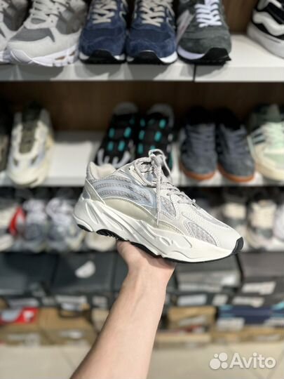 Кроссовки Adidas yeezy boost 700 v2