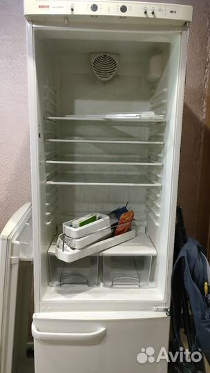 Продам холодильник Bosch KGS3820