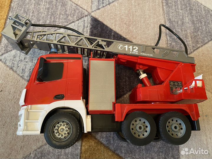 Машина пожарная на радиоуправлении
