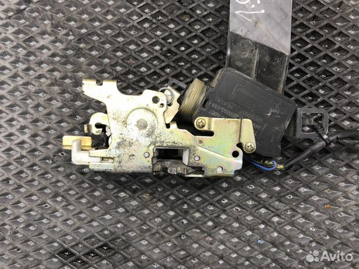 Замок двери левой