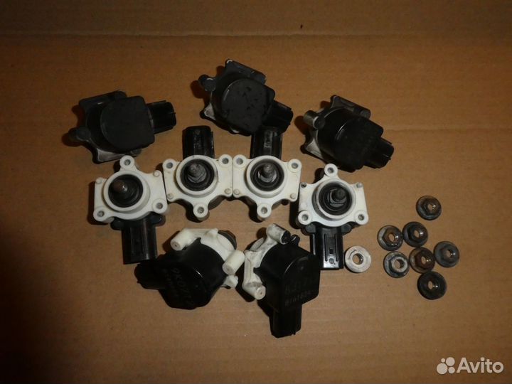 Датчик положения кузова Митсубиши Паджеро 4