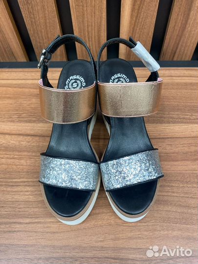 Босоножки женские