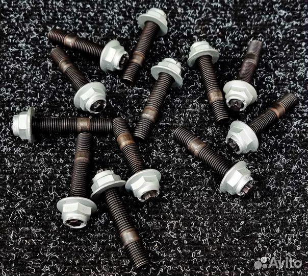 Шпильки для выпускного коллектора Toyota 1HZ 1HD 1