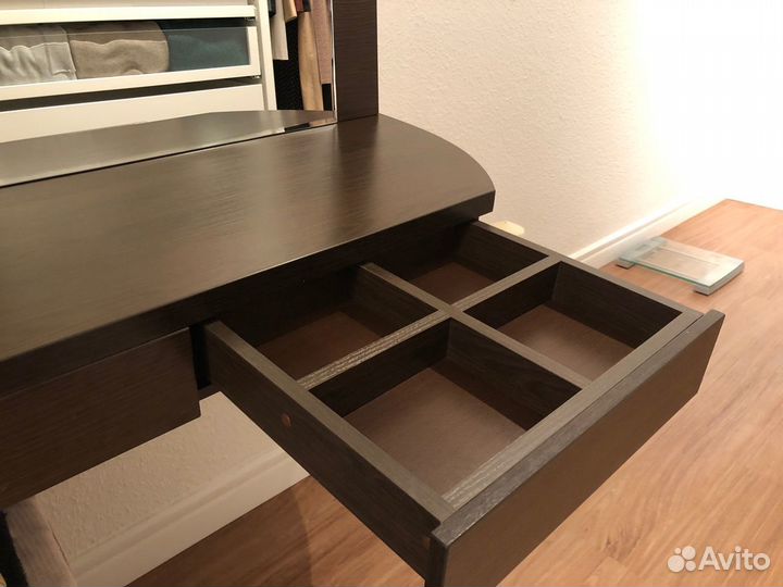 Туалетный столик с зеркалом, цвет венге