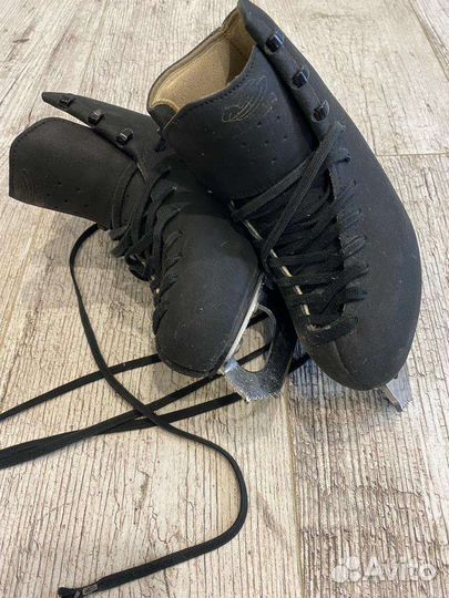 Фигурные коньки edea