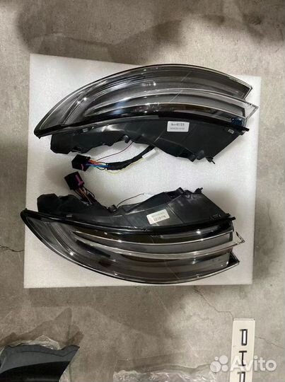 Задняя дверь и фары на Porsche Macan