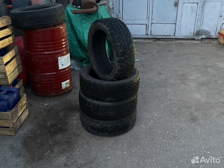 Kormoran Snow 205/50 R17 93V