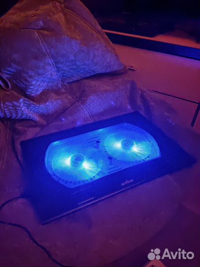 Подставка с охлаждением