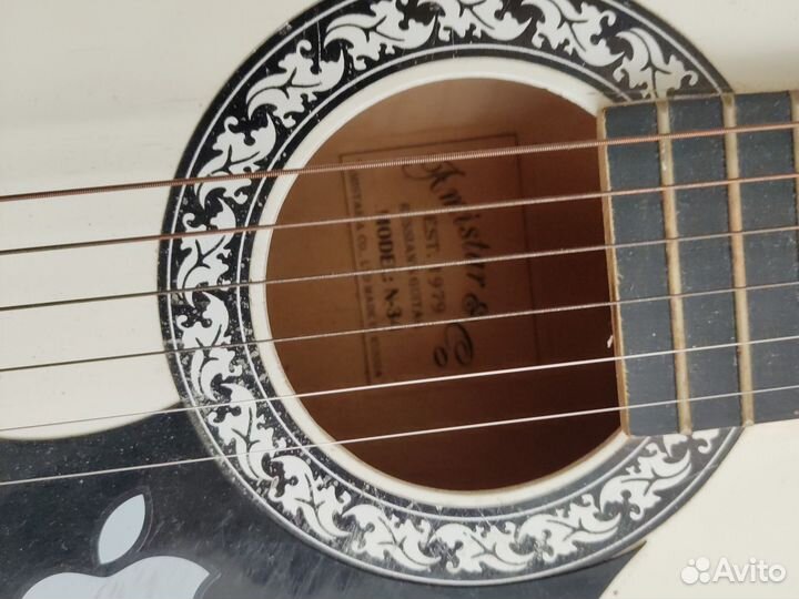Акустическая гитара