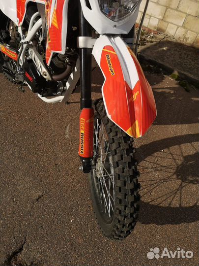 Мотоцикл BSE Z1