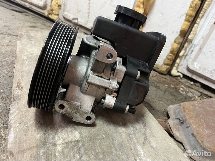 Насос гур mercedes w204