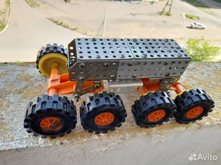 Конструктор металлический и машинка