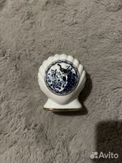 Фарфоровая салфетница