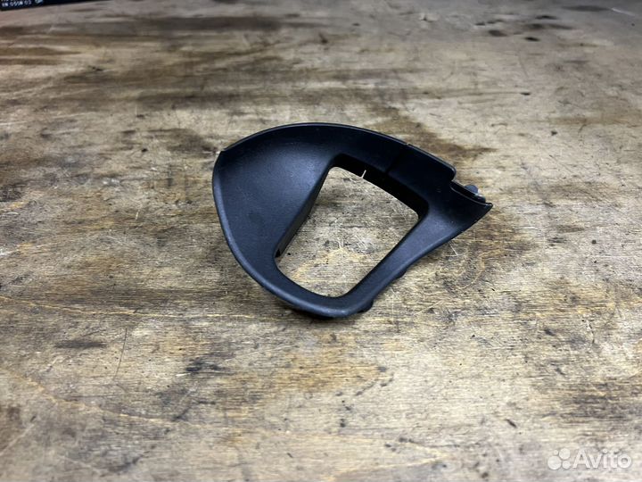 Накладка левая петли багажника BMW G30