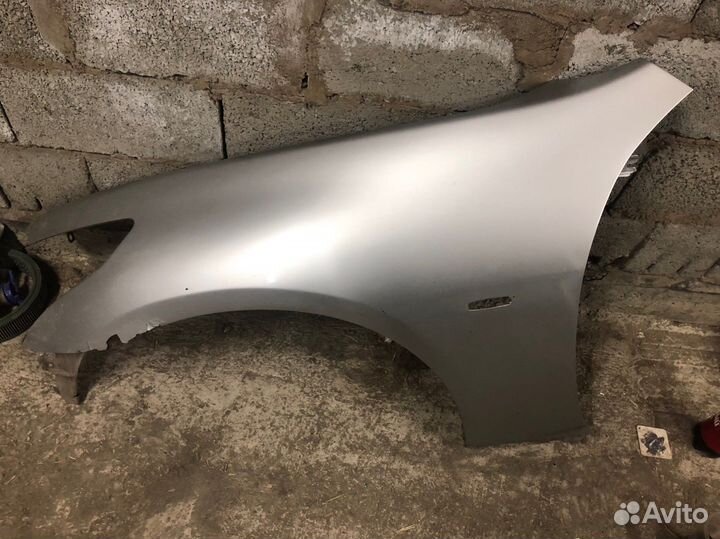 Крыло переднее левое