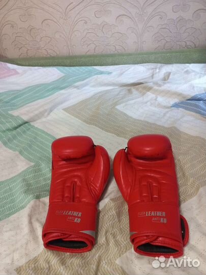 Боксерские перчатки 10 oz clinch