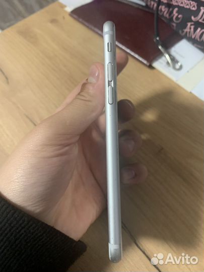 Телефон iPhone 6s