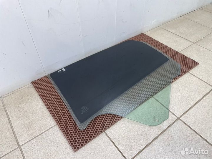 Стекло двери заднее левое LADA X-Ray