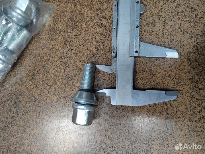 Колесный болт с эксцентриком М12х1.25