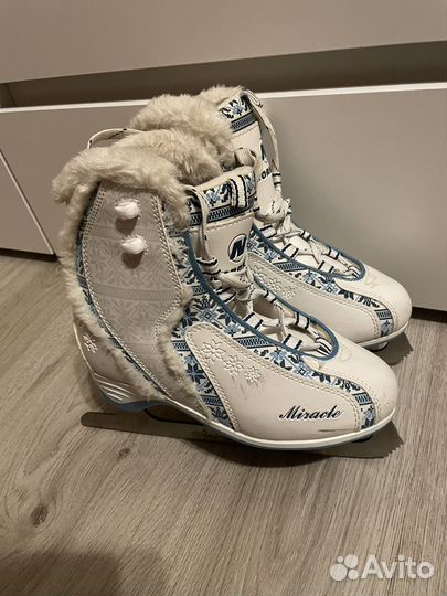 Коньки фигурные