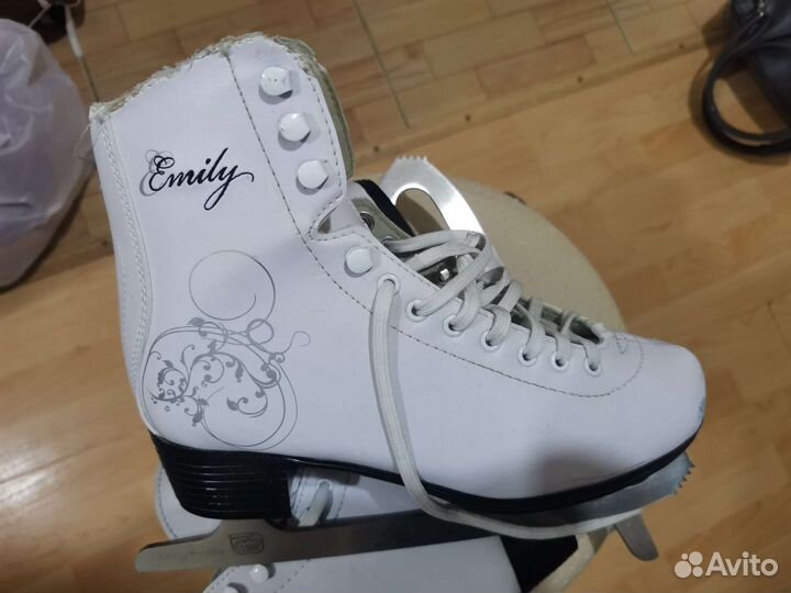 Коньки фигурные. Две пары. Размер 37 и 39