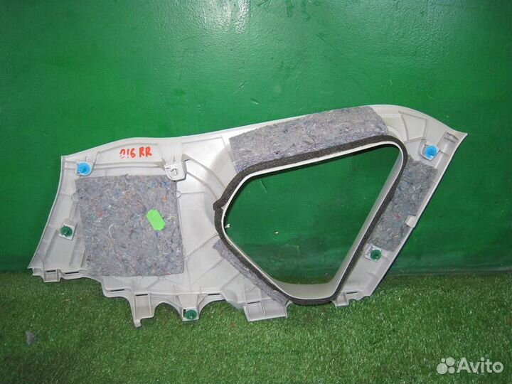 Обшивка багажника правая Toyota Auris E18 2015