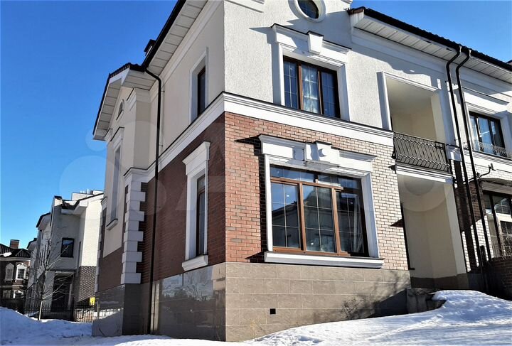 Дом 296 м² на участке 2,9 сот.