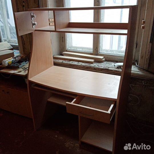 Компьютерный стол