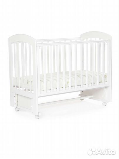 Детская кроватка с маятником