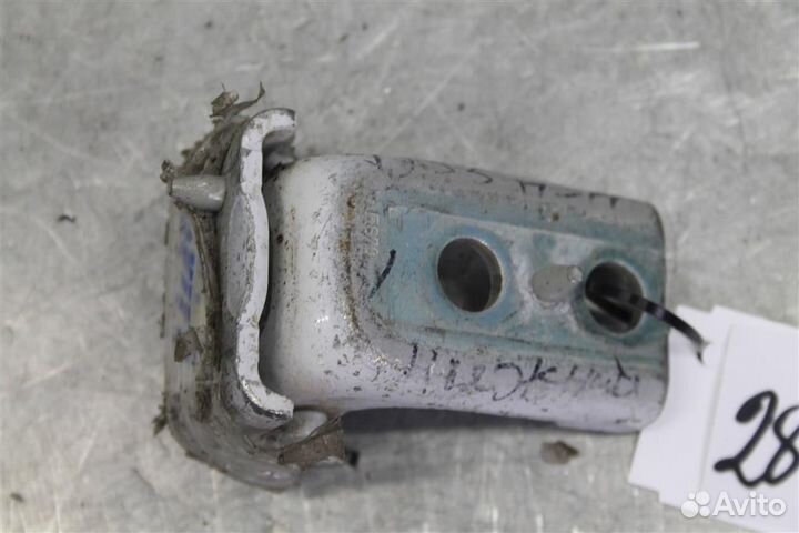 Петля двери передней правой нижняя Peugeot-Citroe