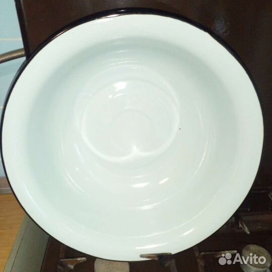 Алюминиевый и эмалированый тазы. СССР