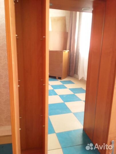 Зеркало с полочками