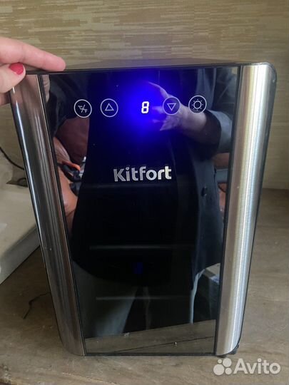 Винный холодильник на 6 бутылок новый