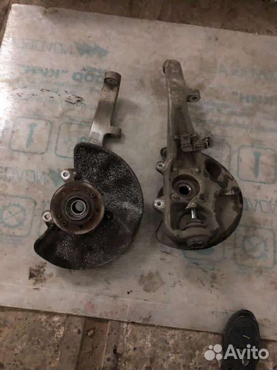 Кулак поворотный передний Mercedes Gl X166