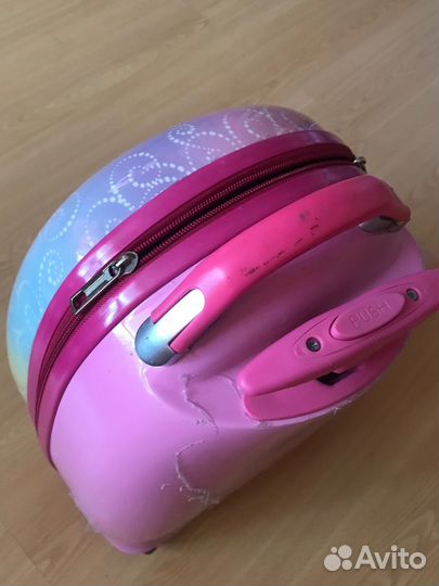 Детский чемодан на колесиках