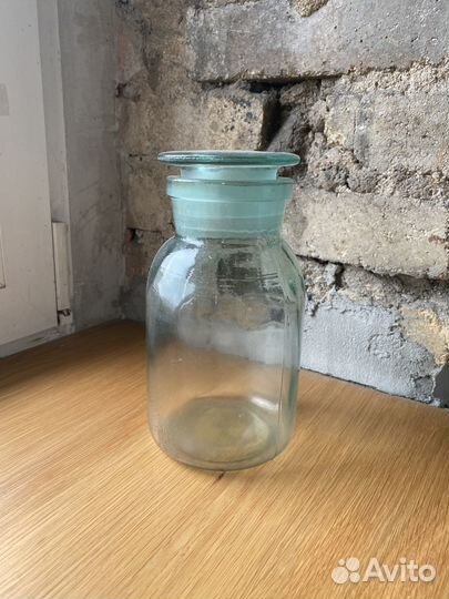 Банка с крышкой старая