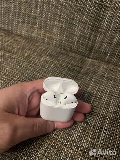 Наушники Apple AirPods