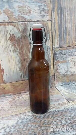 Пивная бутылка с бугельной пробкой