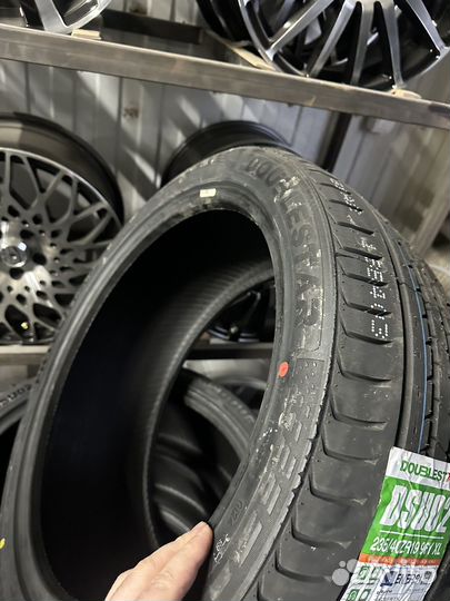 DoubleStar DSU02 235/40 R19