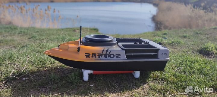 Карповый кораблик с GPS Автопилотом и глубиномером