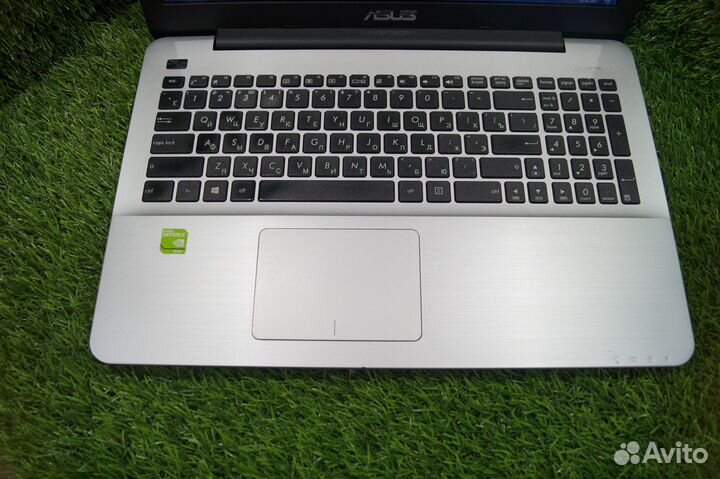 Cеребристый Asus на Core i3 + 8GB + Geforce 940M