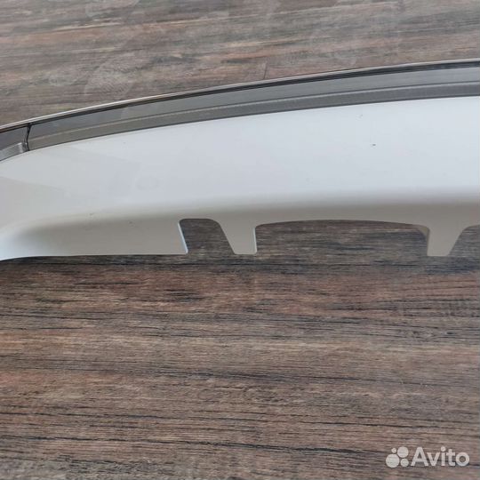 Накладка двери багажника mitsubishi outlander 3