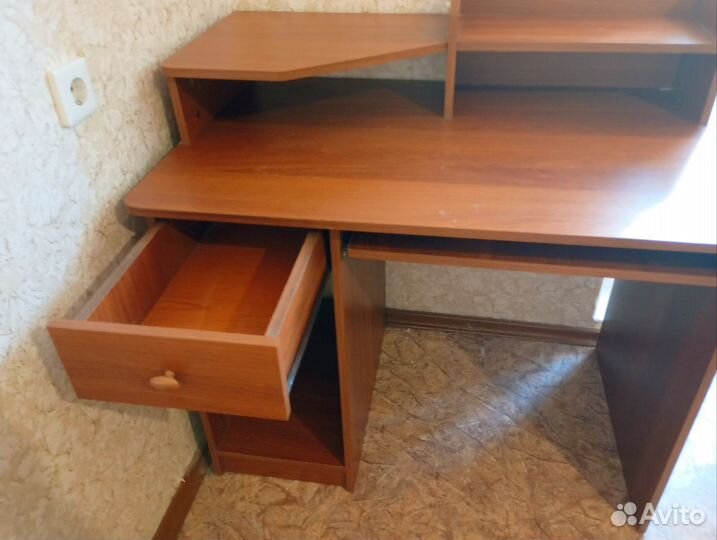 Стол компьютерный