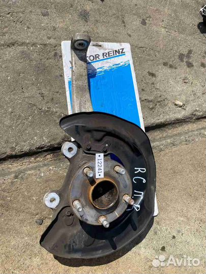 Кулак поворотный правый Lexus RC