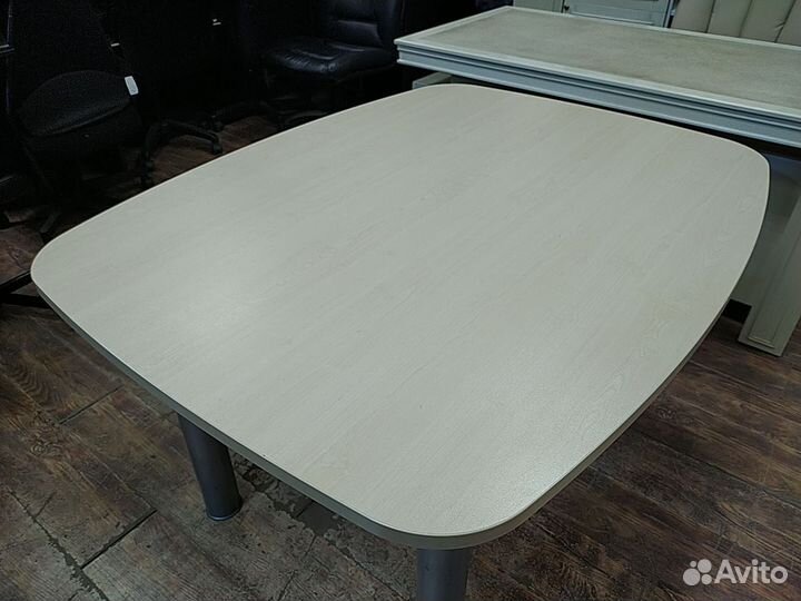 Стол для переговоров б/у 140х110х75 02180-клн