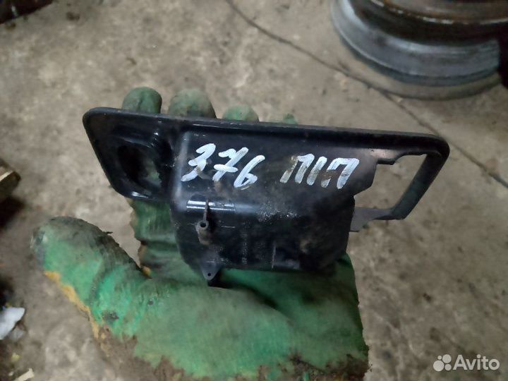 Накладка внутренней ручки двери передняя правая