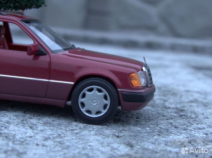 Mercedes-Benz W124 Minichamps 