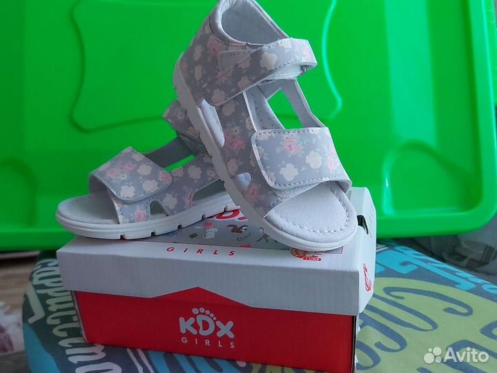 Босоножки для девочки 28 размер новые